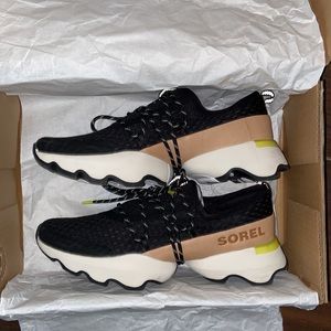 Kinectic Impact Lace - Sorel Sneakers - Women’s Size 9